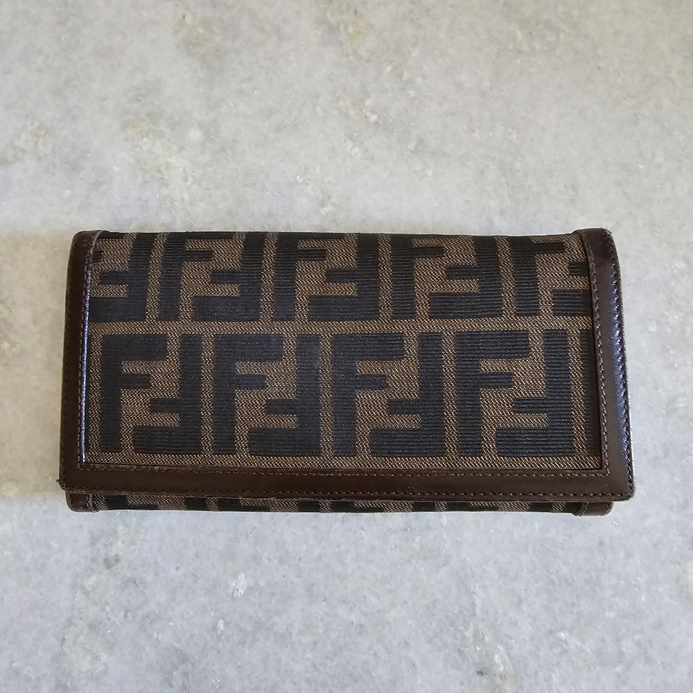 AUTHENTIC ⭐️FENDI⭐️ Zucca Long Wallet